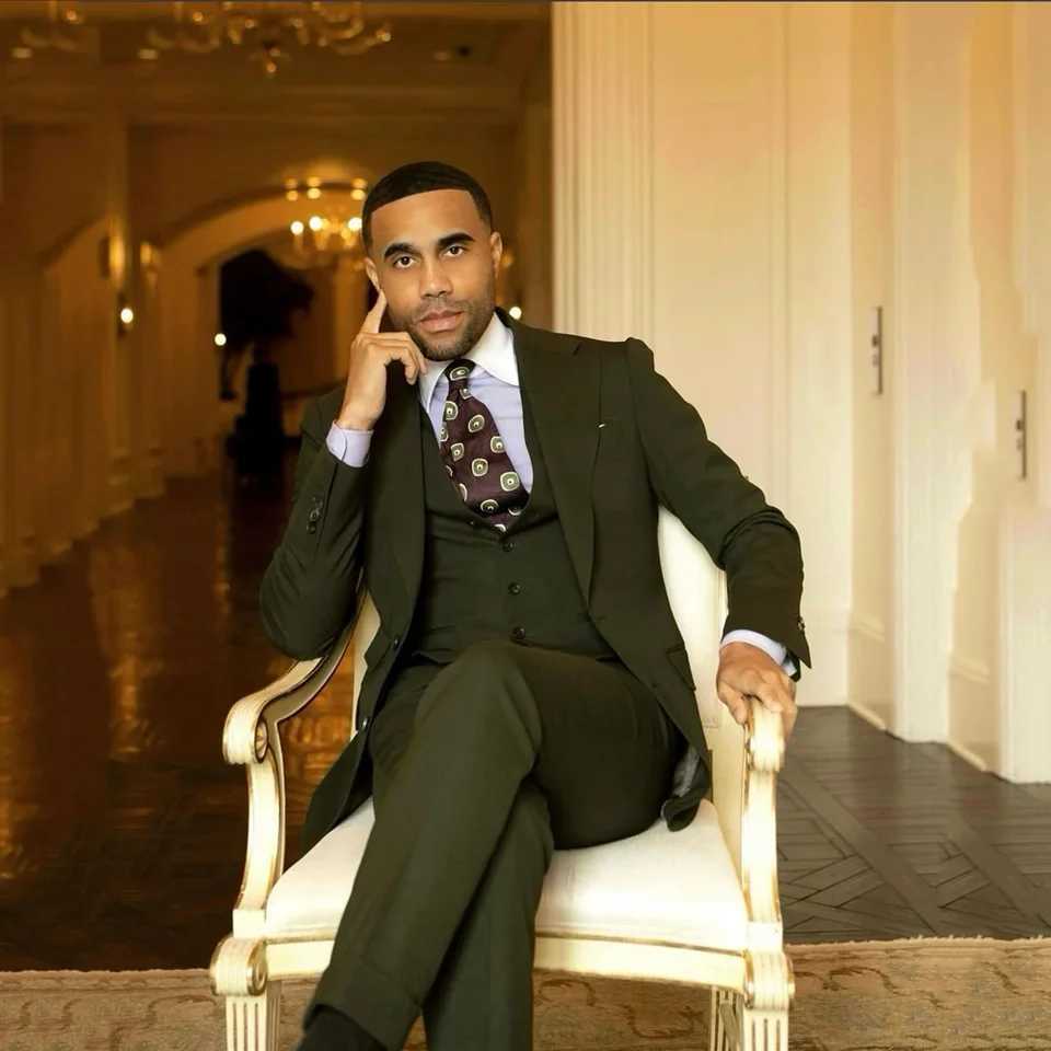 Stylish olive green mens suit Business suit Grooms tuxedo three-piece jacket Vest pants M260313