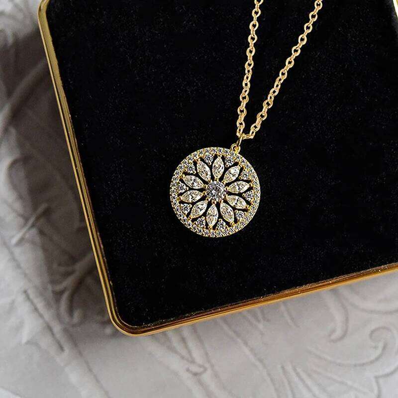 Huitan Romantic Sunflower Design Cubic Zirconia Women for Wedding Party Delicate Flower Pendant Necklace Trendy Jewelry H260312