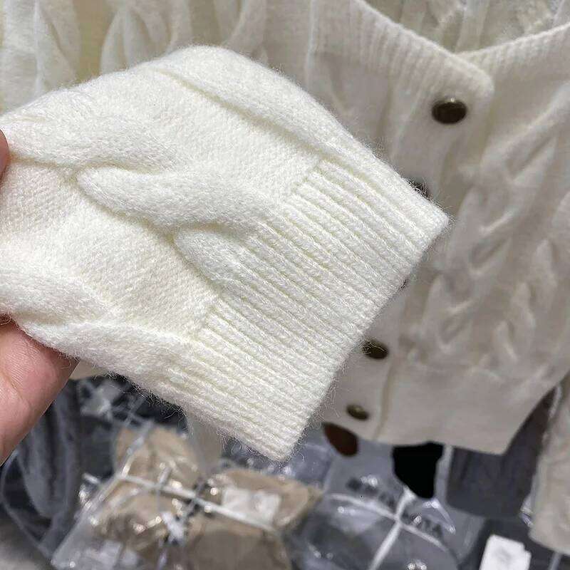 Knitted Cardigan 2023 Women's Autumn Winter French Square Collar Retro Bottoming Top Korean Sing-breasted Short Outerwear Z260313