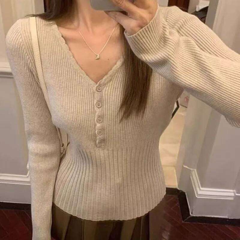 White V-neck Long-sleeved Knitted Women's Winter Petite Short Slim-fitting Sweater Early Autumn Chic Top Z260313