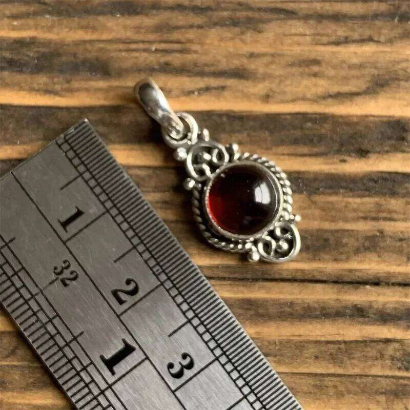 Vintage Bohemian Garnet Pendant for Women Creative Gorgeous Carved Red Personalized Necklace Jewelry Accessories H260312