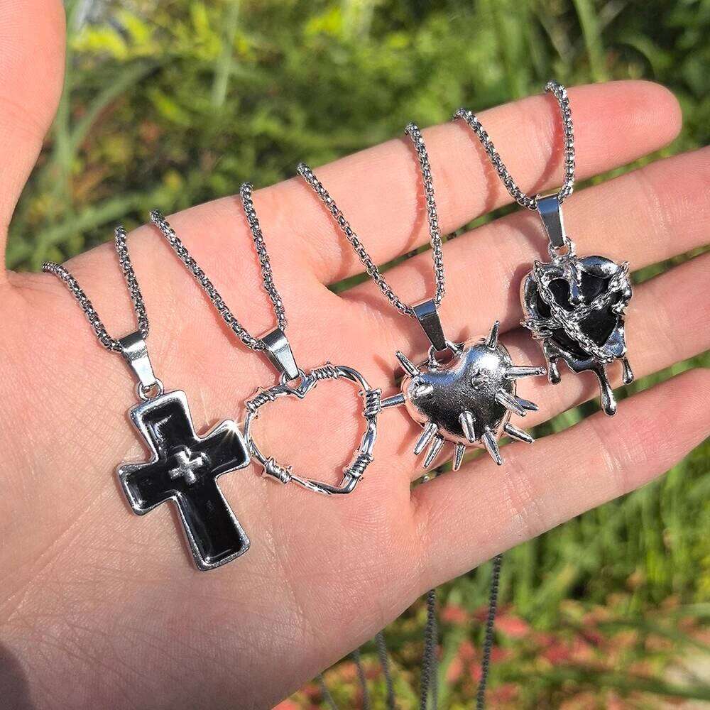 Y2K style personalized pendant necklace set, punk chain thorn heart cross necklace, suitable for women's daily and party H260312