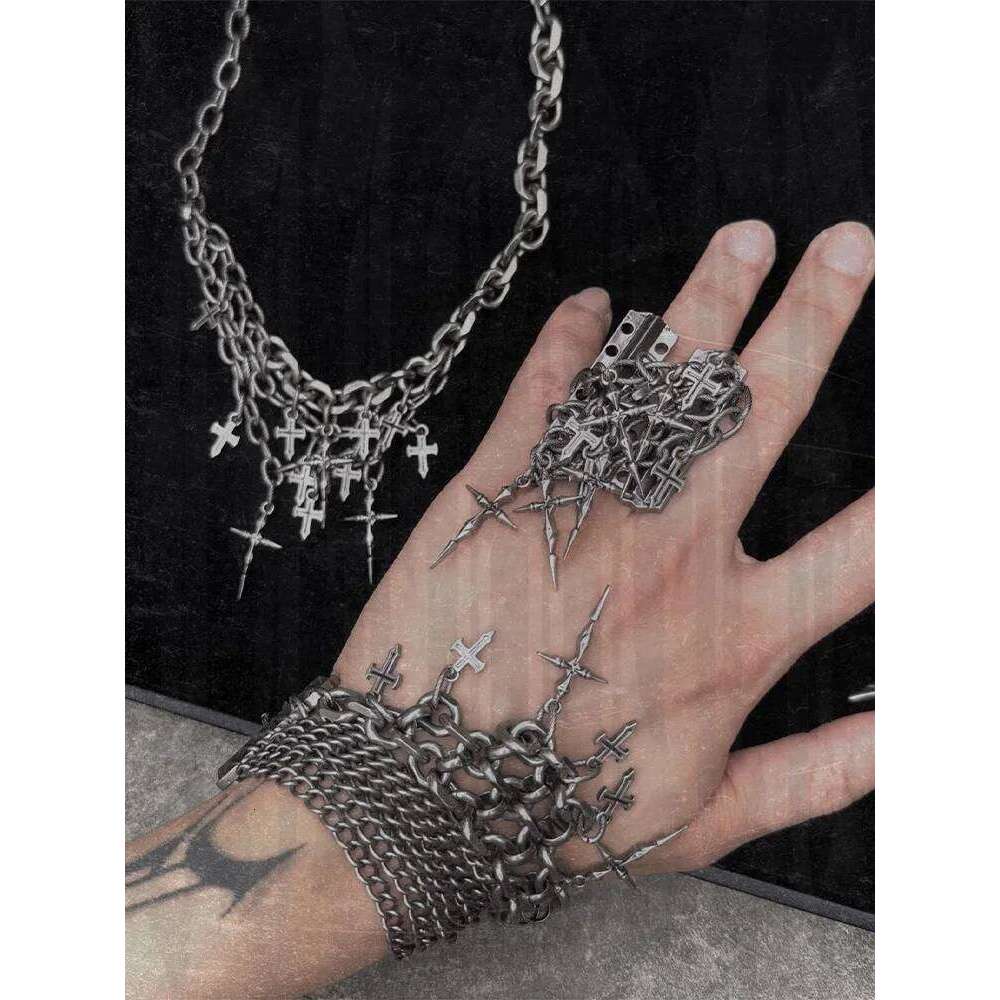 Edgy Cross Cluster Ring, Unisex Jewelry for Men and Women, Bold Fashion Finger Jewelry, Stylish Accessory Piece H260312