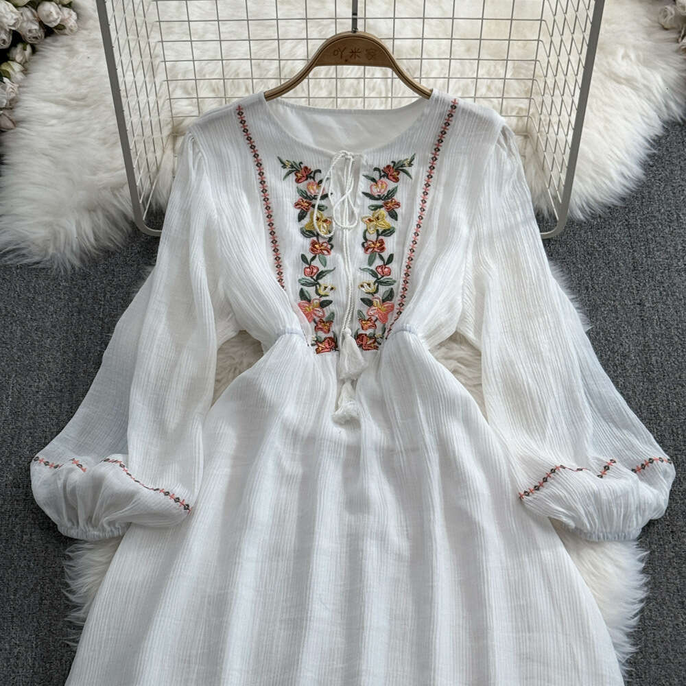 French retro embroidery ethnic style A13 lantern long sleeved round neck waist slimming A-line skirt art first love