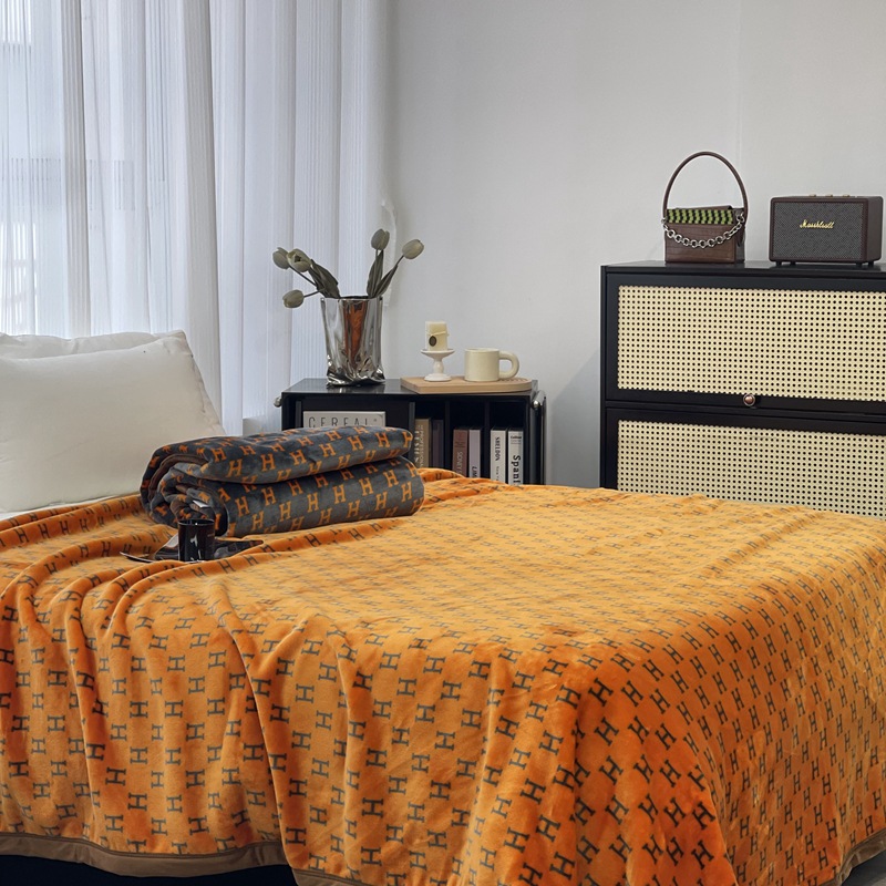 Flannel cloud fur lounge sofa blanket luxury trend brand multi-functional travel vehicle travel blanket