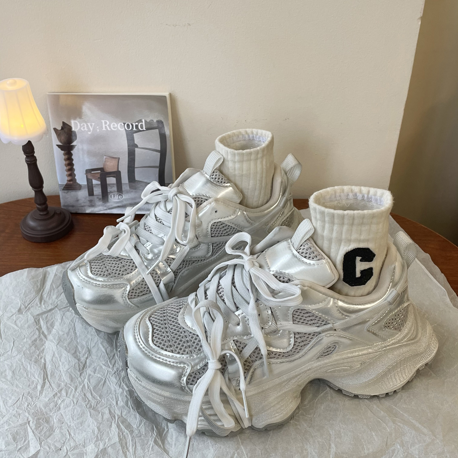 New Trendy Shoes Retro Popular Dad Snea For Women New Model Makes Feet Look Smaller Breathable Round Toed Lightweight Thick Soled Distressed