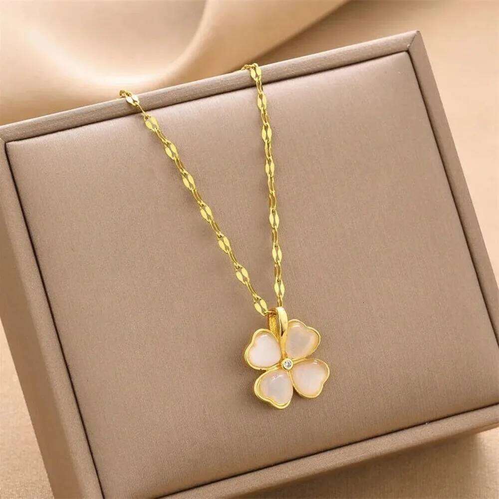 Exquisite Cr Pendant Necklace For Women Beautiful Flower Classic Light Stainless Steel Clavicle Chain H260312