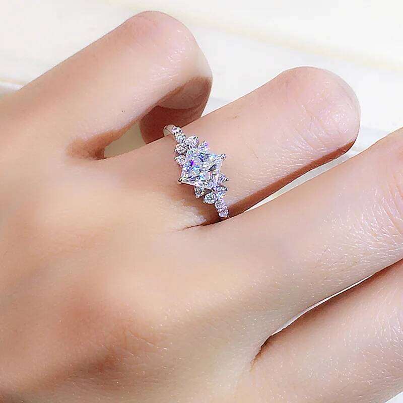 Huitan Fashion Princess Square CZ Finger Ring Female Wedding Band Jewelry Delicate Design Accessories for Engagement Ceremony H260312