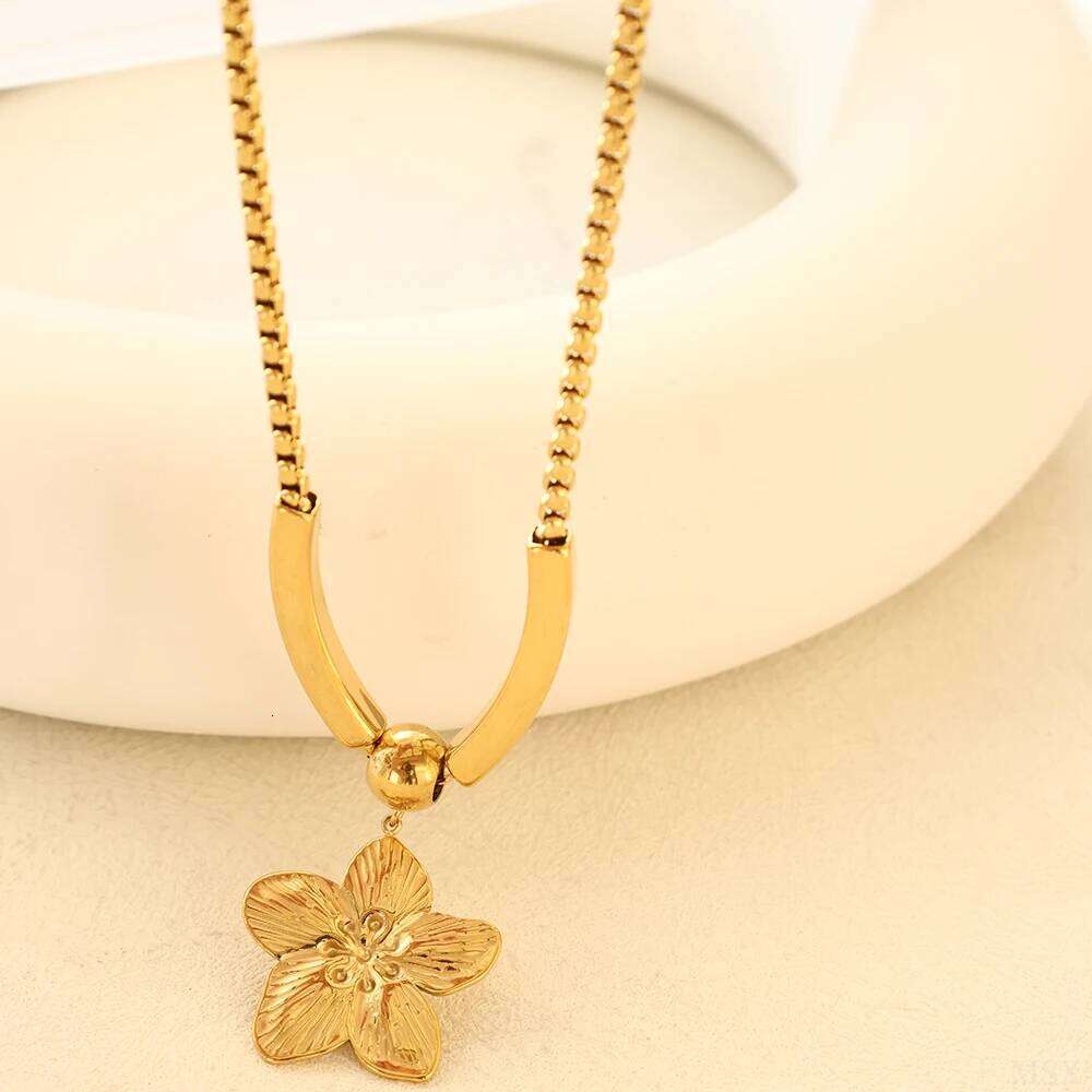 JINHUI Fashion Temperament Personalized Stainless Steel Flower Collarbone Necklace Dainty Allergic-proof Stacking Floral Jewelry H260312