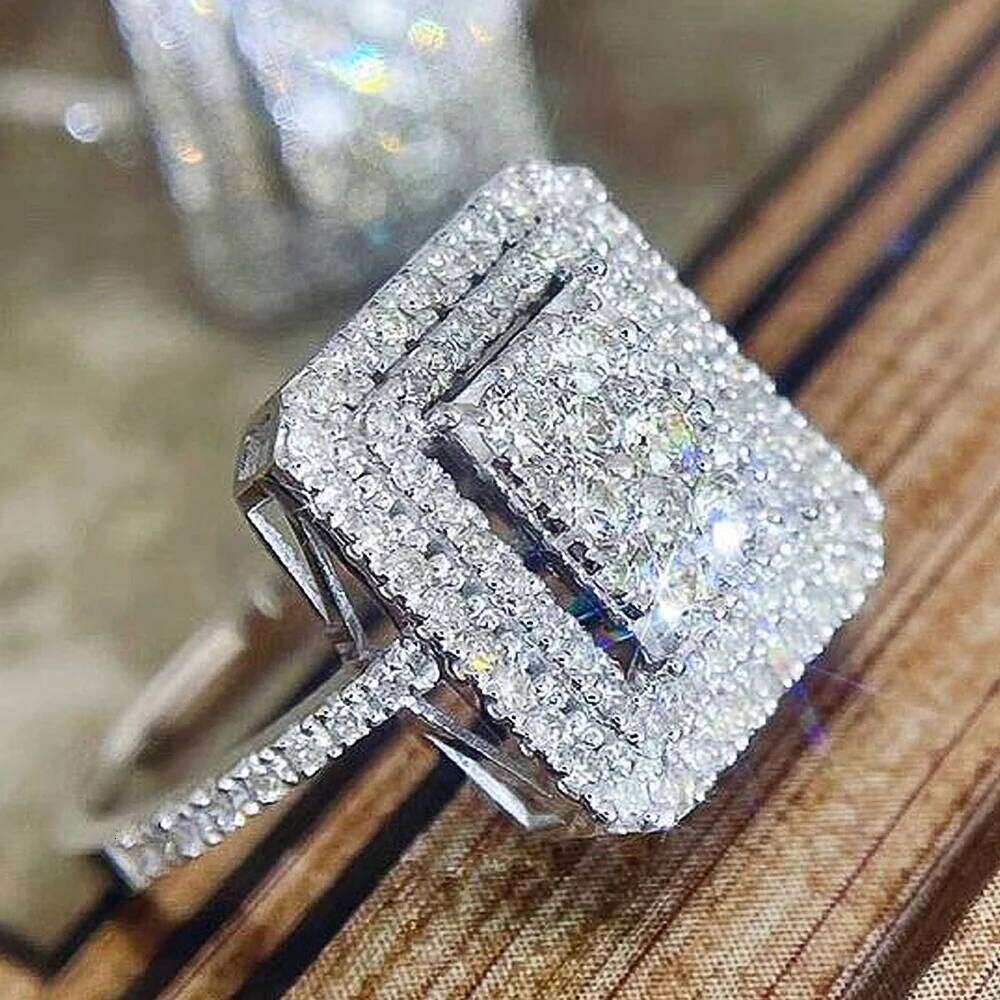 Huitan Sparkling Cubic Zirconia Rings for Women Trendy Square-shaped Wedding Bands Accessories High Quality 2022 Jewelry H260312