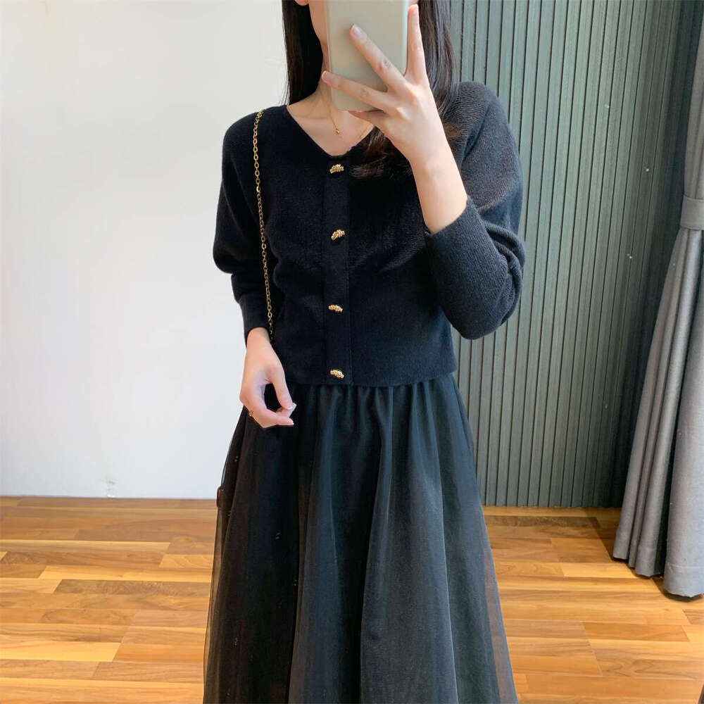 2026 Designer Sweet Mesh Strap Knitted Retro Top Elegant Mid length Skirt Rich Texture Luxury