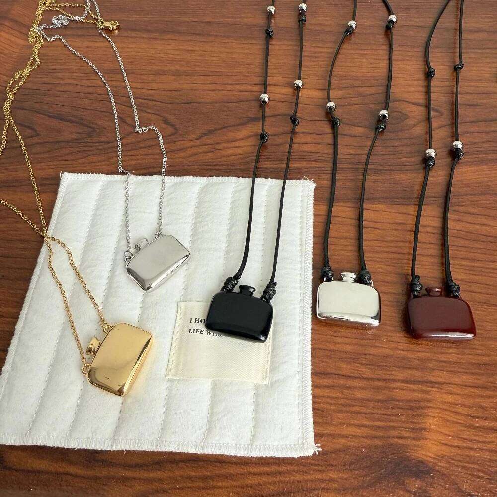 Retro Square Chain Temperament Korean Style Bottle Pendant Necklace Elegant Neck Hanging Fashion Jewelry Friends H260312