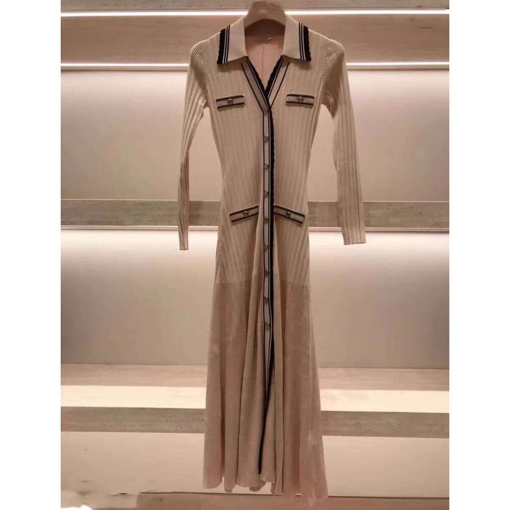 2026 Spring/Summer New Designer Single breasted Women's Slimming Long Beard V-neck A-line Extra Long Dress
