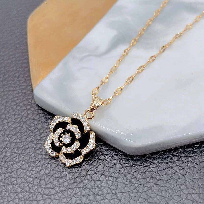 New Sexy Temperament Black Rose Pendant Stainless Steel Necklaces For Women Korean Fashion Female Clavicle Chain Jewelry Gift H260312