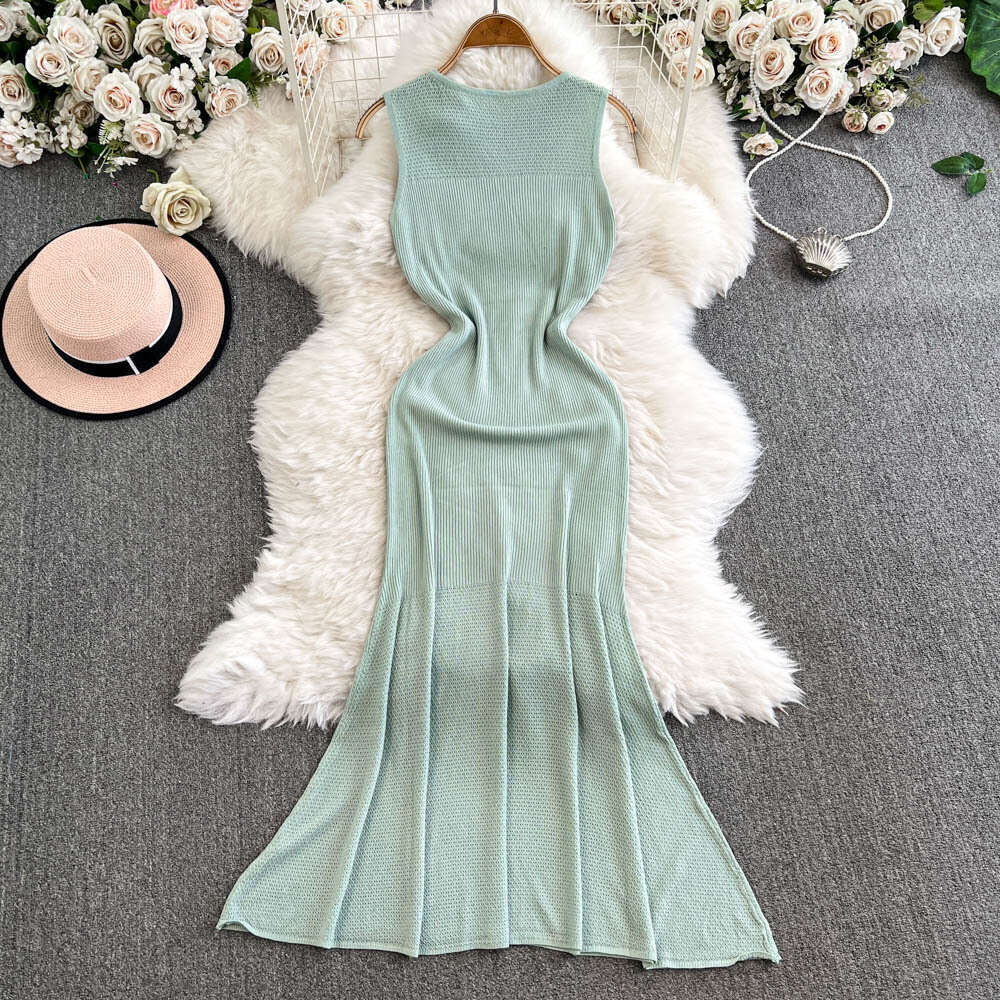 Summer new elegant round neck sleeveless elastic waist and hip lifting knitted dress without split sleeves and fishtail hem