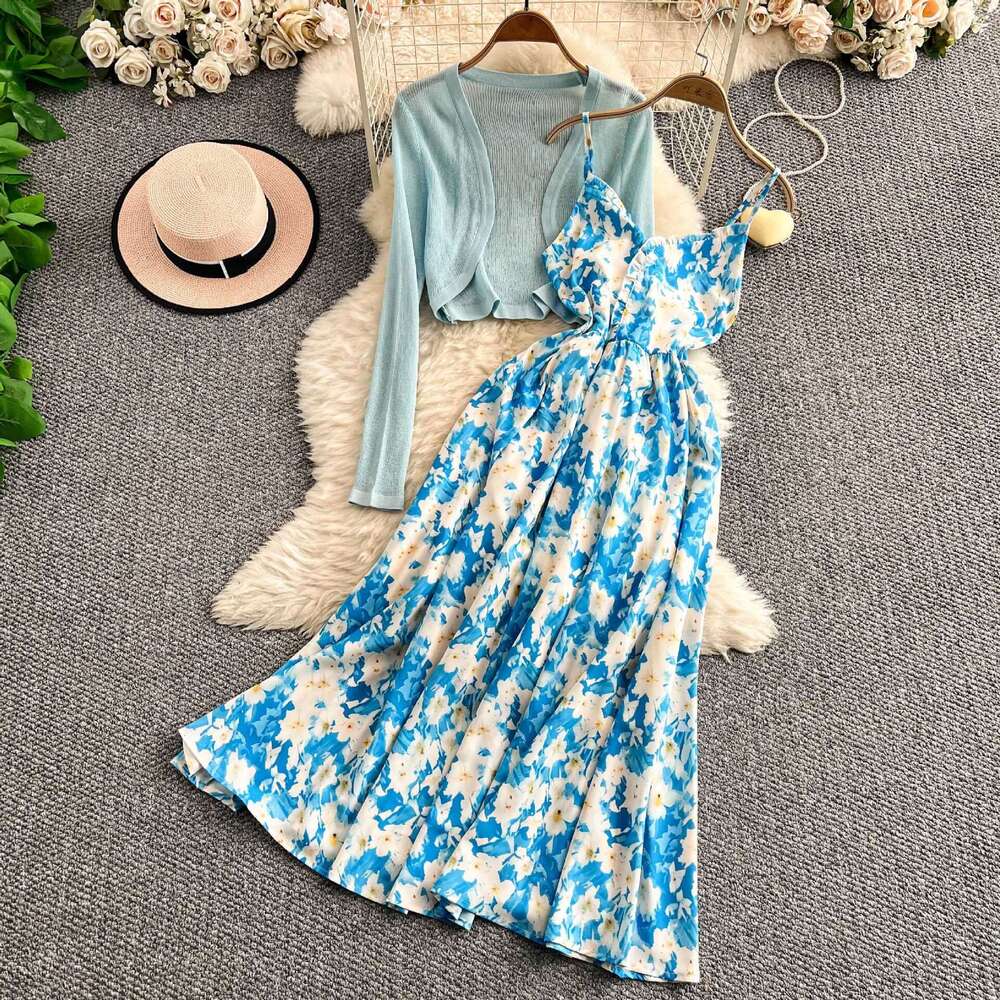 2026 designer's new super fashionable, unique, beautiful, gentle and age reducing blue printed vest with outer knitted layer