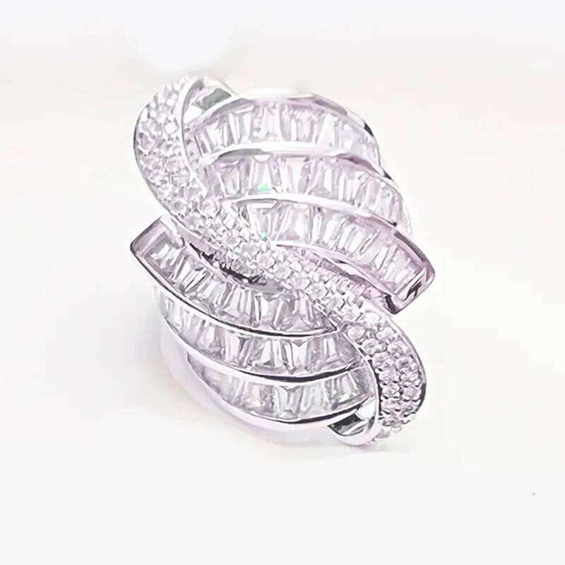 Huitan New Gorgeous Women for Engagement Wedding Geometric Shaped Sparkling Cubic Zirconia Crystal Rings Fashion Jewelry H260312