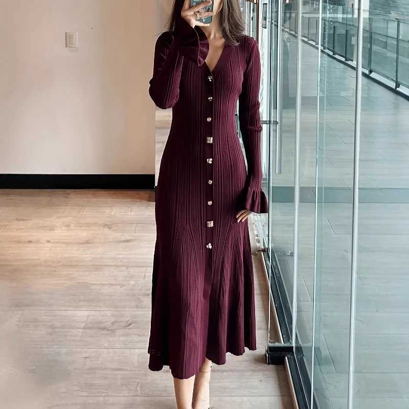2025 Autumn and Winter French Elegant Pullover Dress Slim Fit and Slimming Knitted Womens Long Sleeved Temperament Long SkirtT260314