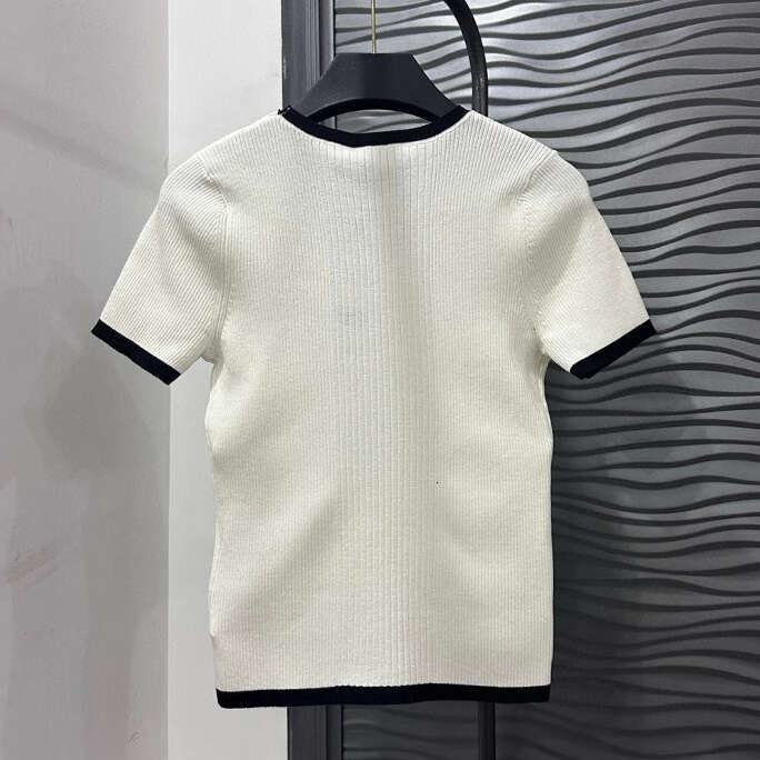 Xiaoxiangfeng style high-end women's clothing 2026 summer new item hollow short sleeved color blocked round neck c10 knitted contrast top