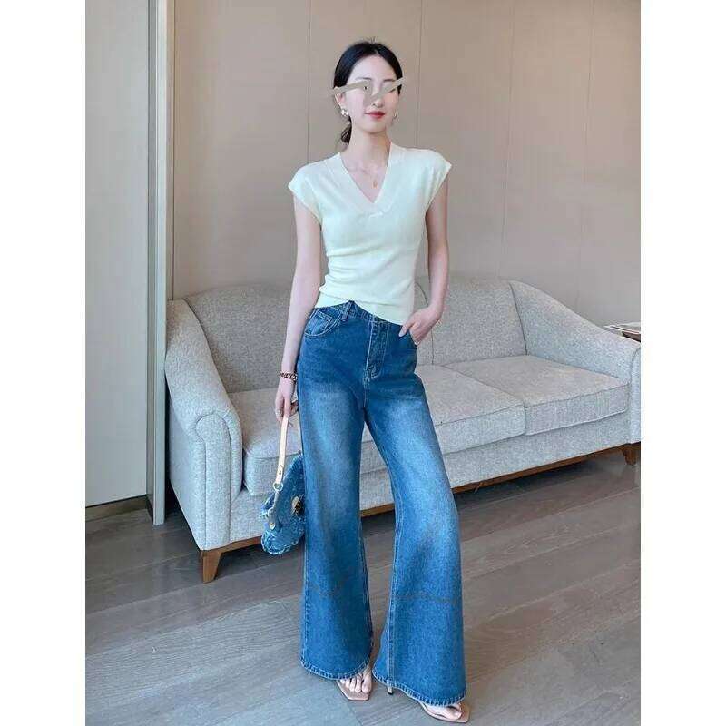 Ice Silk Knitted Sweater Bottoming Shirt for Women Thin Summer New V-neck Fashion Temperament Short-sleeved Top Z260313