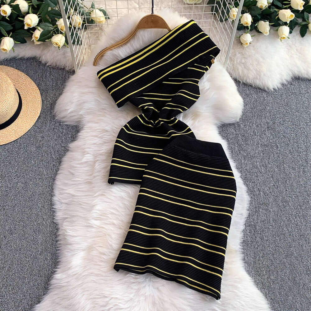 2026 European Fashion Asymmetric Collar Sleeveless Ruffle Knitted Top Luxury A12 Meal Button and Slimming Half Skirt Two Piece Set