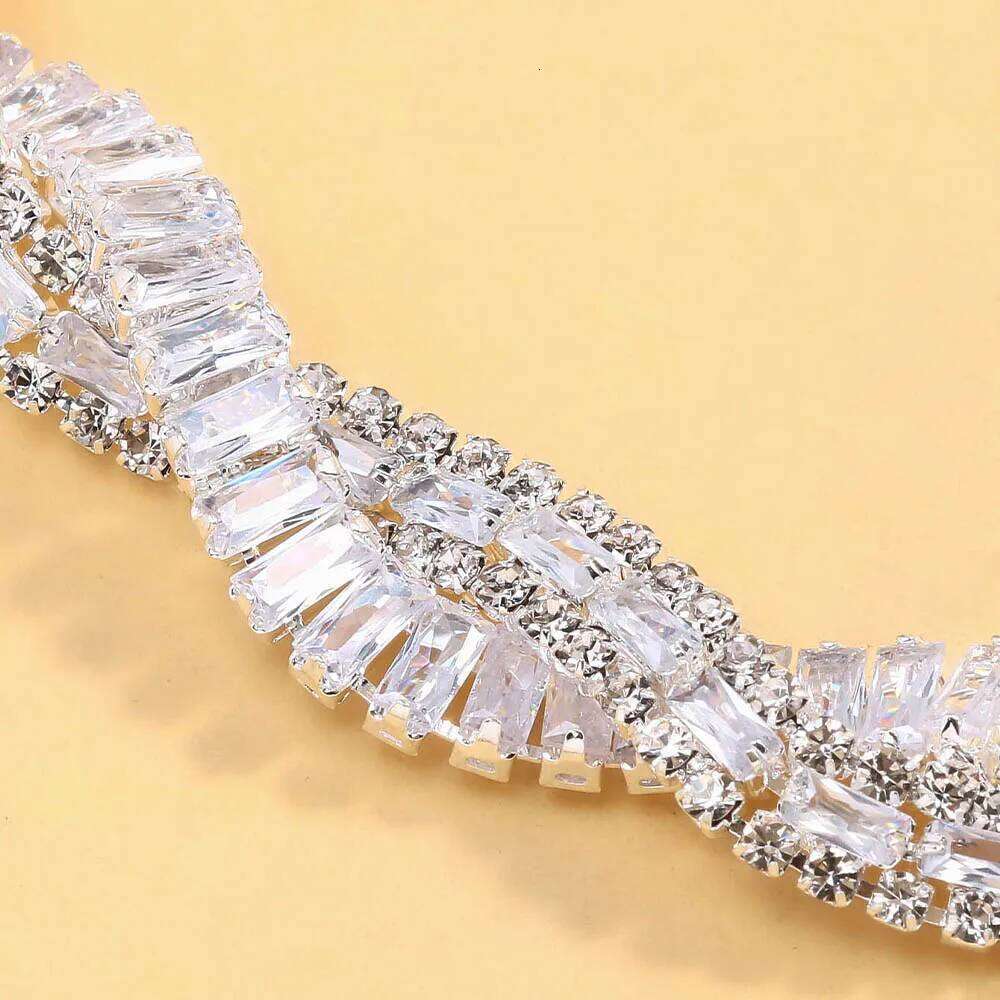 Sparkling Geometric Crystal Choker for Women Trendy Weave Rhinestone Short Necklaces Statement Party Jewelry H260312