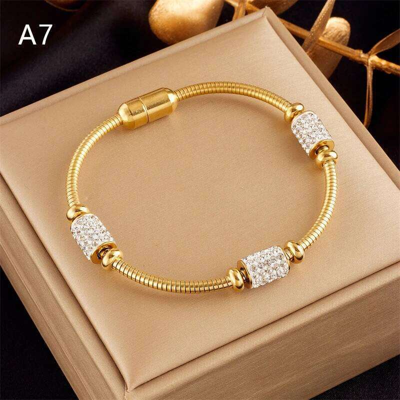 Titanium Steel Butterfly Pendant Bangles Bracelets For Women Girl Fashion Gold Color Non-fading Wrist Chain Jewelry Gift Z260313