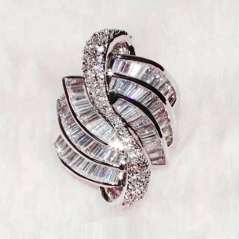 Huitan New Gorgeous Women for Engagement Wedding Geometric Shaped Sparkling Cubic Zirconia Crystal Rings Fashion Jewelry H260312