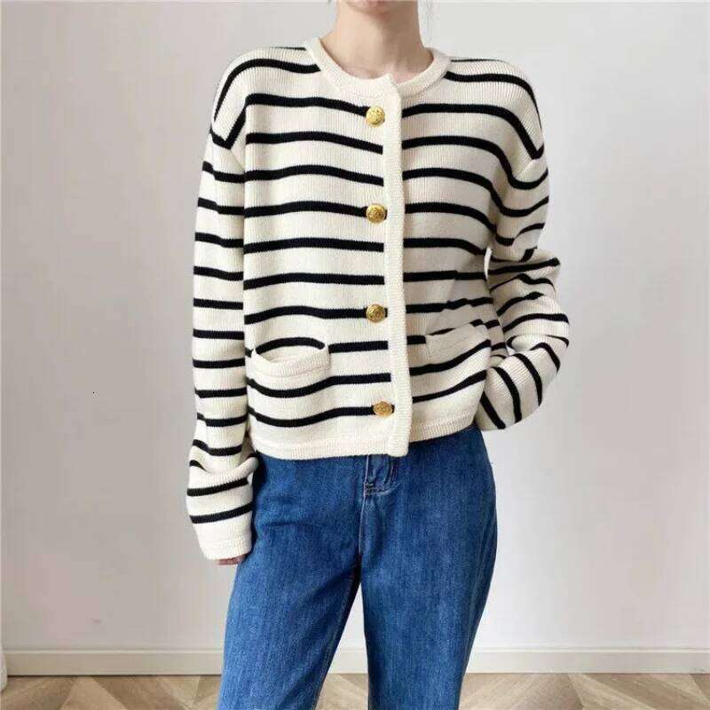 Autumn and Korean contrasting striped knitted cardigan women's winter single -row metal buckle pocket sweater cardigans Z260313