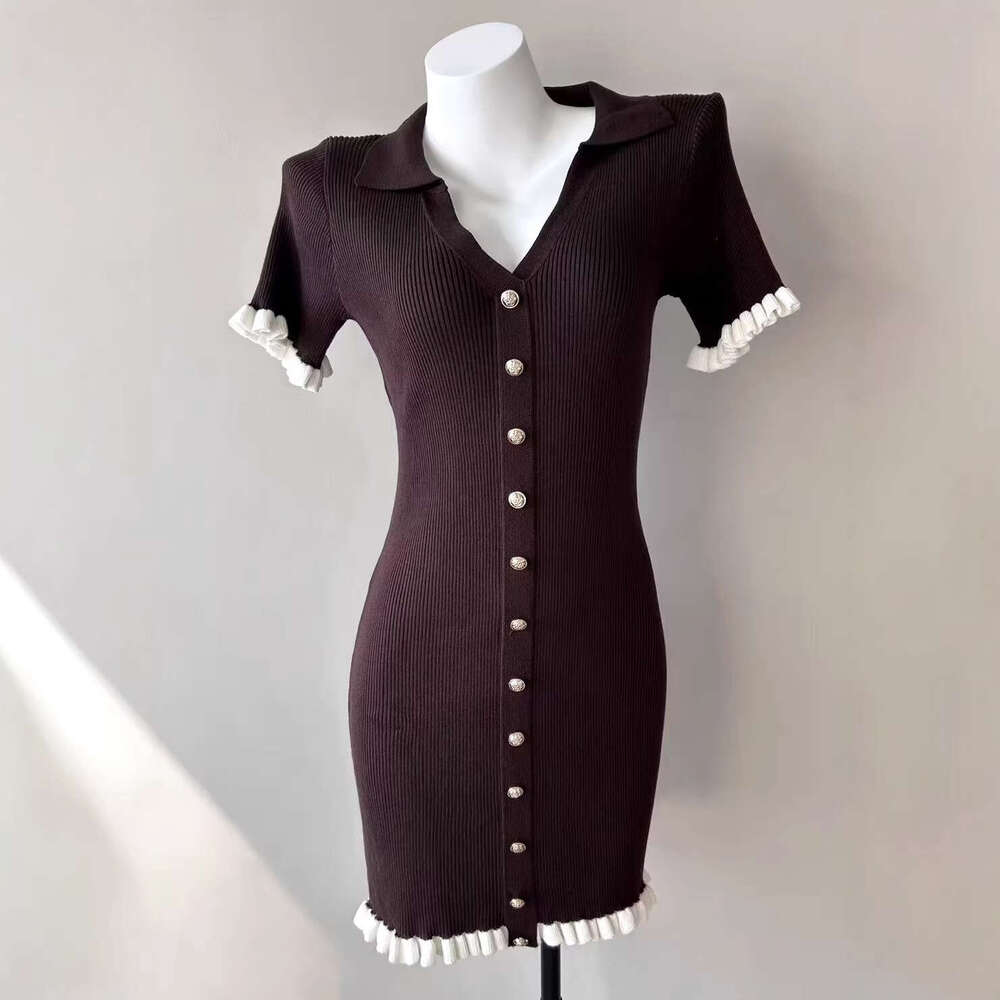 Hot girl sexy pure desire style autumn French high waist slim fit V-neck short sleeved women's versatile dress