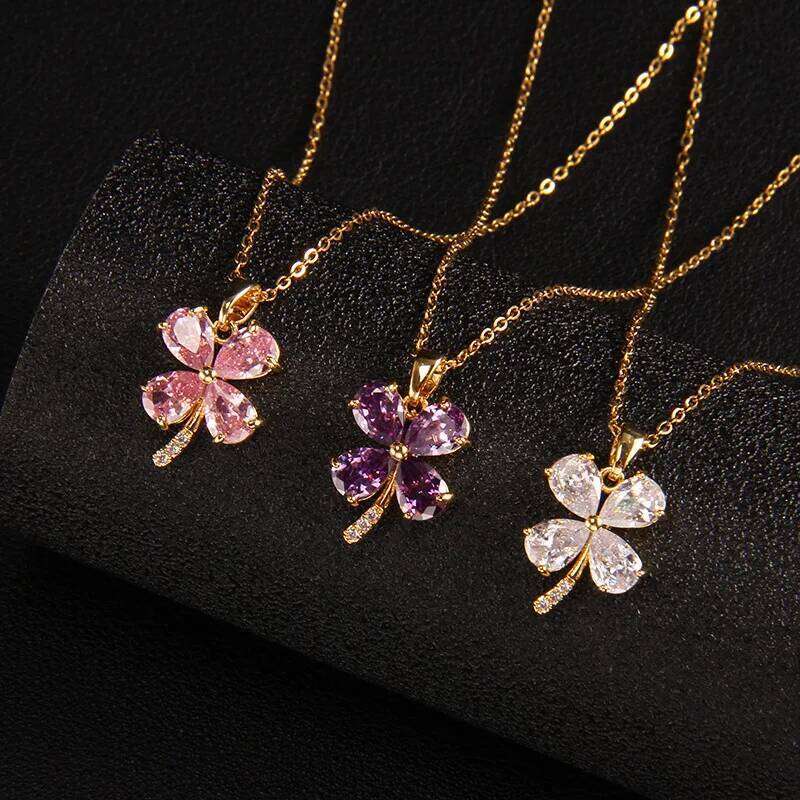 Zircon French Light Gold Inlaid Necklace Niche Design Cr Flower Pendant Titanium Steel Collarbone Chain New H260312