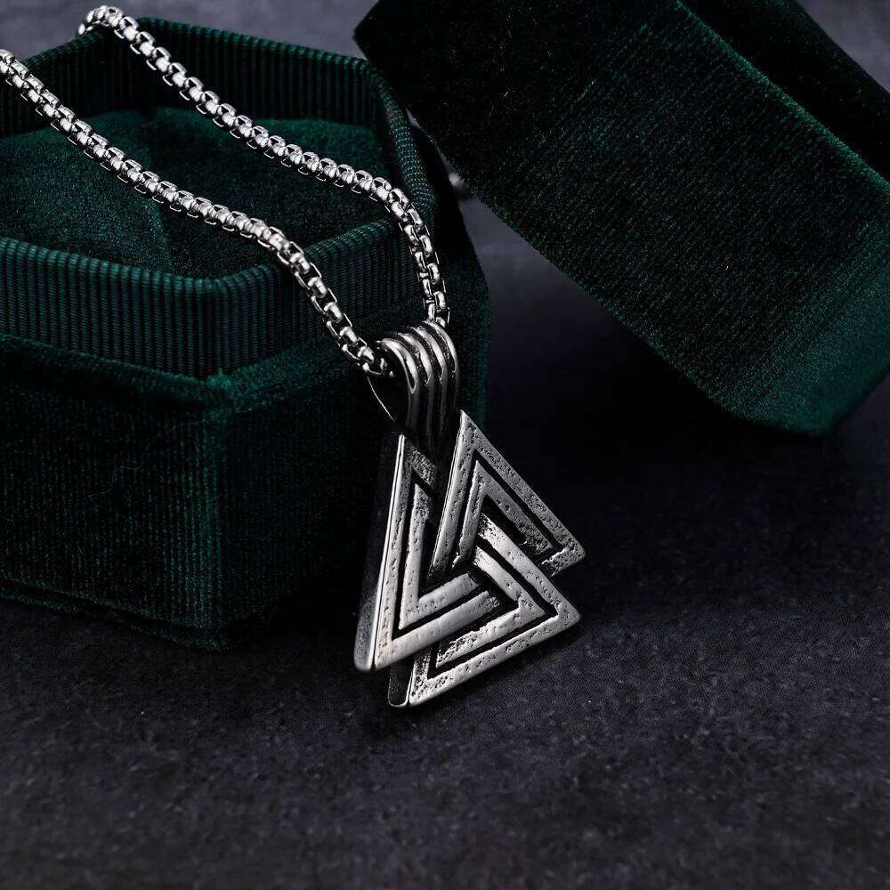 NORRON Viking Rune Triangle Alloy Pendant Necklace Personality Men Hip Hop Metal Pandents Neck Chian Fashion Jewelry Accessory H260312