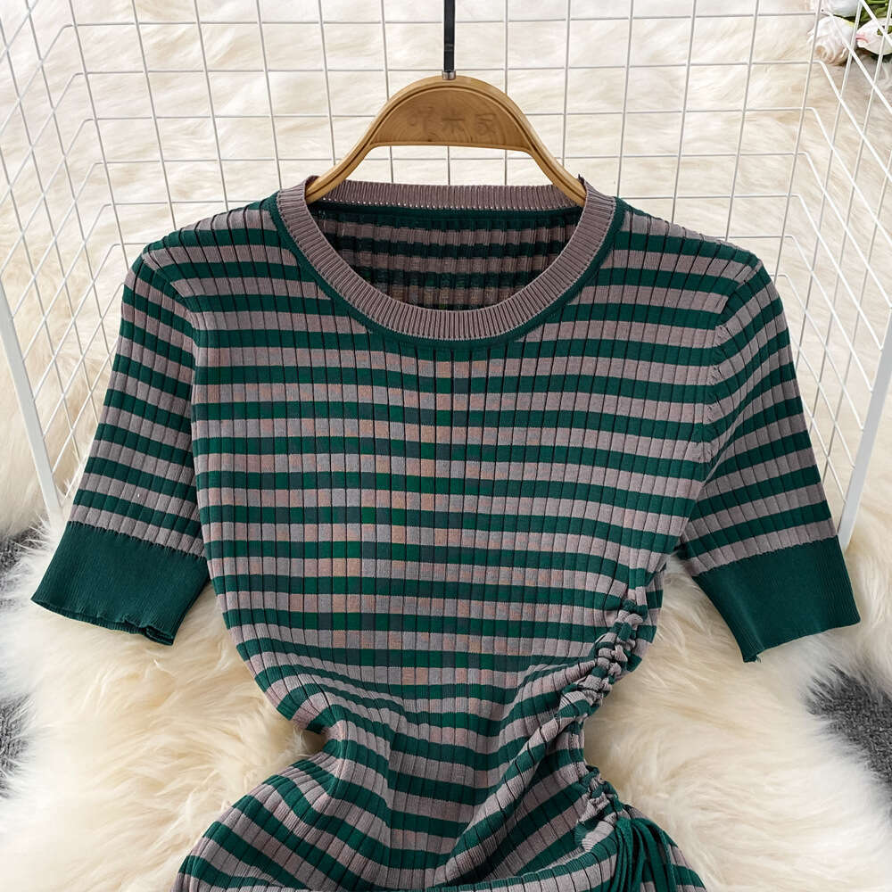 Designer round neck slim fit women's A17 pleated striped dress with elegant goddess like high-end feeling slim fit
