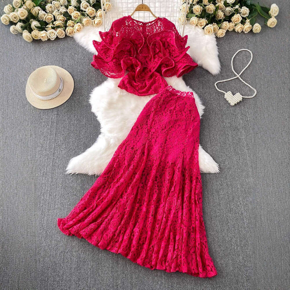 Designer style elegant lace top with three-dimensional pleated edges, two-piece set with high waist and slim fit fishtail skirt