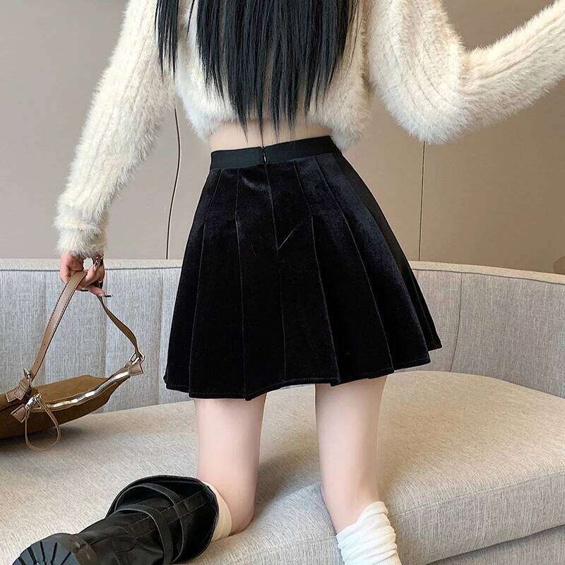 Fashion Streetwear Winter Mini Skirt Women Vintage Black Golden Velvet Pleated Skirts With Shorts A-Line Cute Skater Jupe Femme Z260314