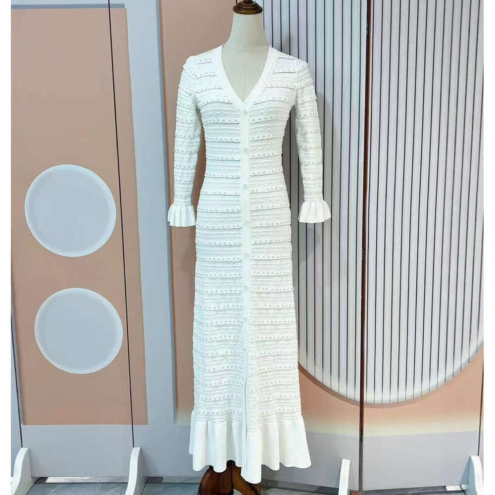 Designer's high-end women's clothing 2026 Spring and Autumn French style elegant V-neck women's knitted dress