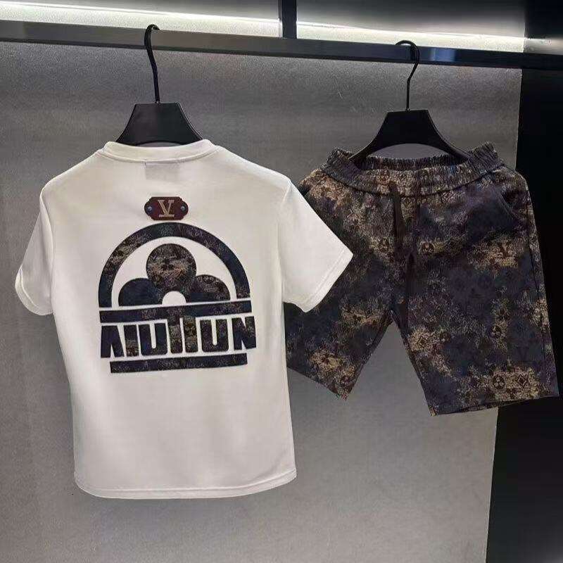 New high-end trendy men's suit with fashionable and trendy design, short sleeved contrasting printed five quarter pants Asia Size