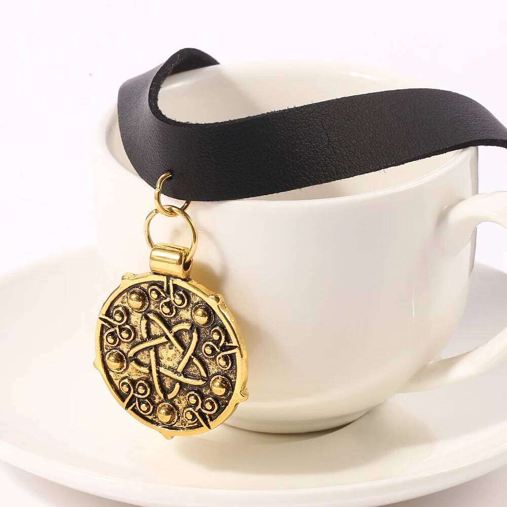 Punk Yennefer Necklace Medallion Pendant Black Leather Choker Necklaces Wild Hunt Game Cosplay Gothic Chain Women Jewelry H260312