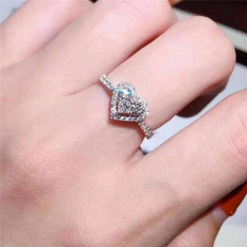 Huitan Fashion Heart Rings Women Inlaid Dazzling Cubic Zirconia Elegant Wedding Accessories Daily Wearable Trendy Jewelry H260312