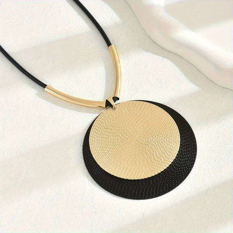 Creative Unique Large Round Vintage Pendant Necklace for Women Personalized Exaggerated Punk Style Jewelry Holiday Party Gift H260312