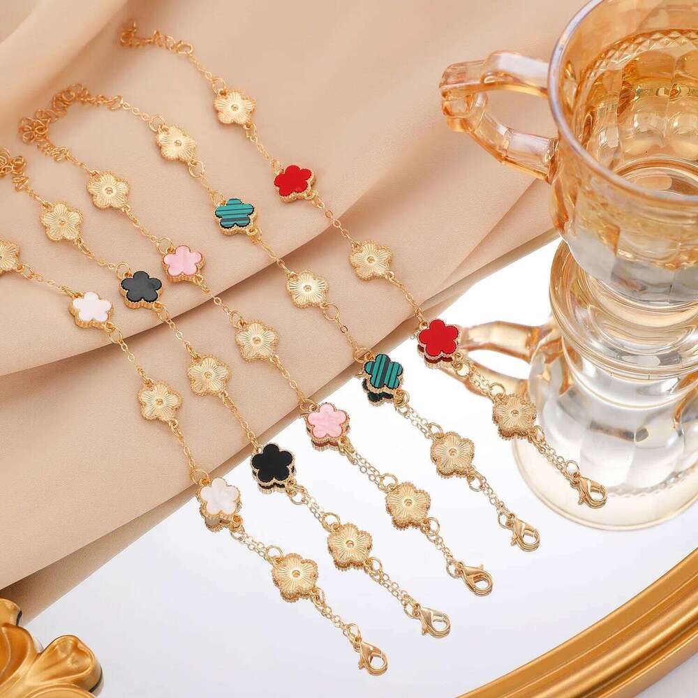 Hot Sale Lucky Fashion Elegance Five-Leaf Bracelets for Women Retro Colorful Metal Plant Flower Bracelet Charm Jewerly Z260313