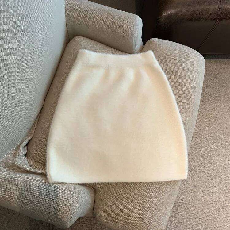 Autumn and Winter White Mink Velvet for Women, Small High-waisted A-word Hip-wrapped Plush Skirt, High-end Mini Skirt Z260314