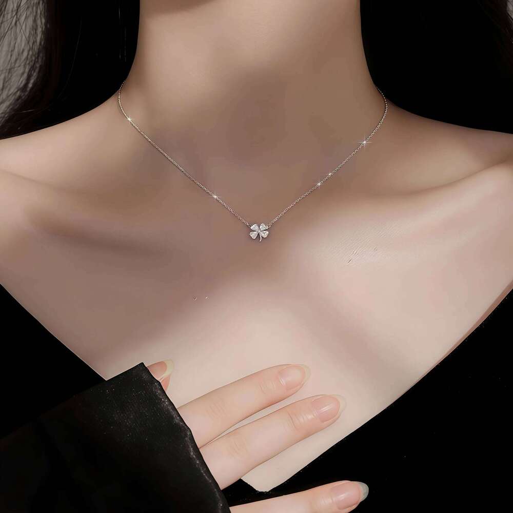 Lucky Cr Zircon Pendant Necklace in Gold/Silver Tone with Cubic Zirconia Inlay Romantic Style Fashion Jewelry for Women H260312