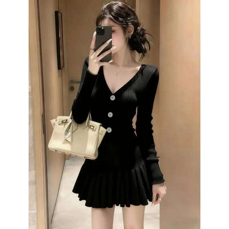 Autumn Winter Gentle and High-end Solid Color V-neck Long-sleeved Button-stitched Elegant Knitted Dress Z260314