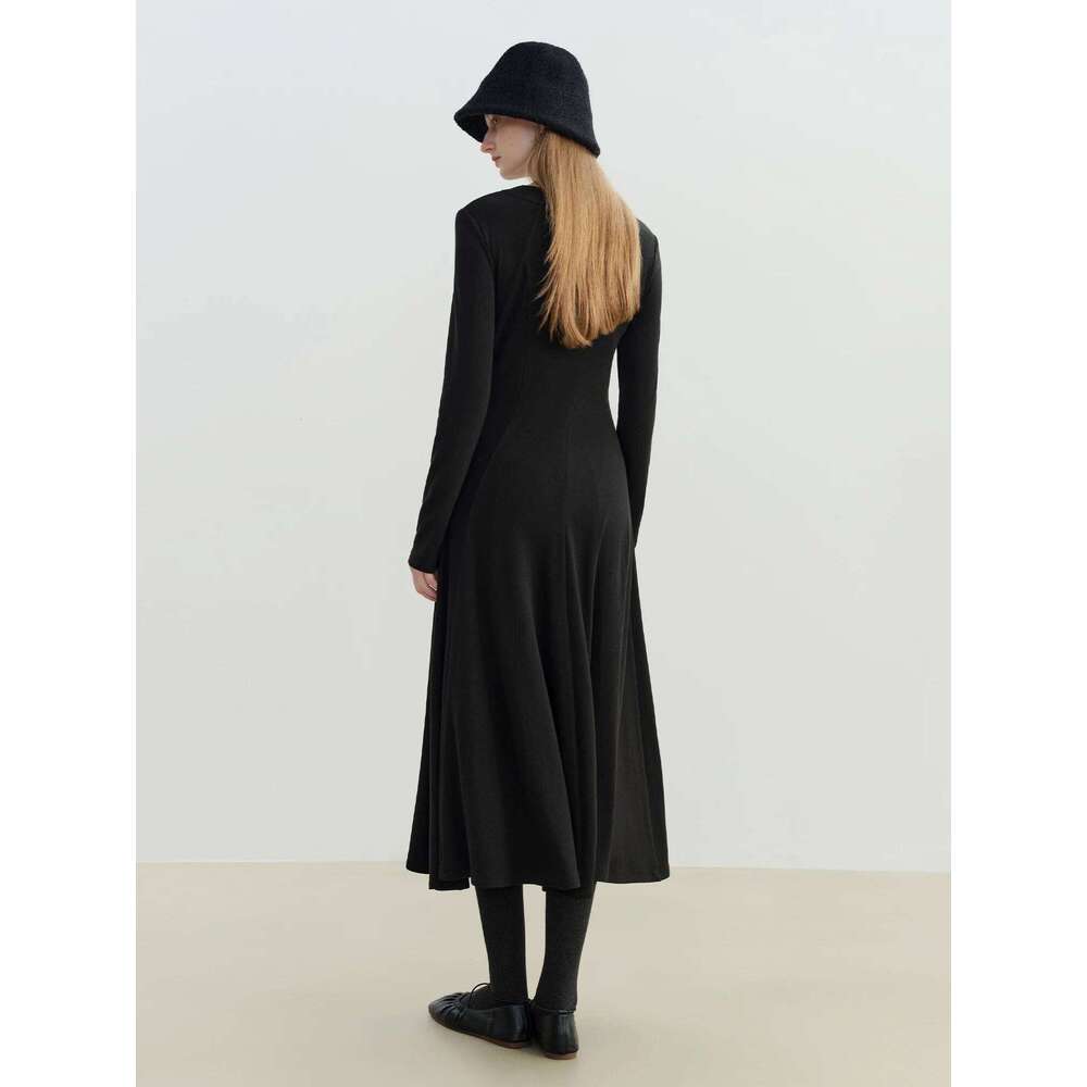 ZIQIAO 2025 Winter Women's Slim Fit Knit - Round Neck Bodycon Little Black Dress Tummy Control Waist Elegant Mid-Length Z260313