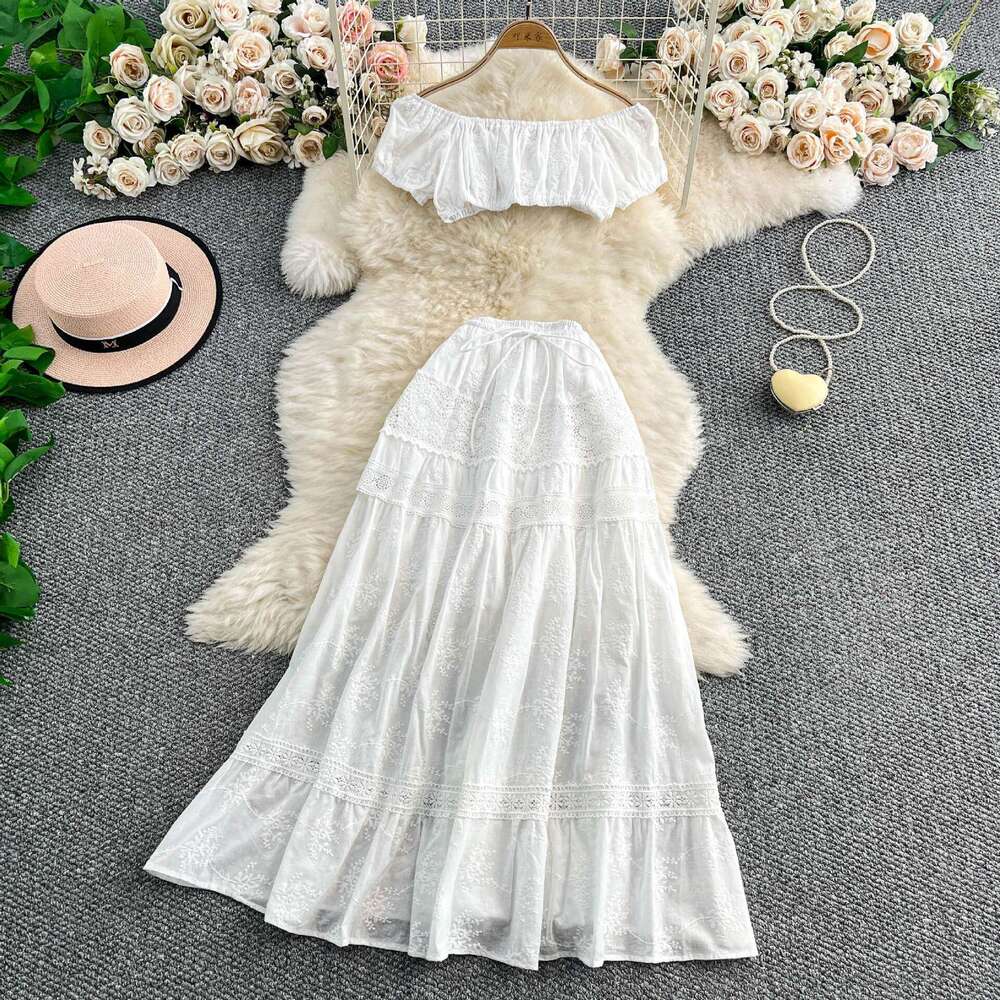 Designer Fairy pretends to be a 2026 summer French off shoulder bubble A13 sleeve short sleeved hollowed out embroidered top