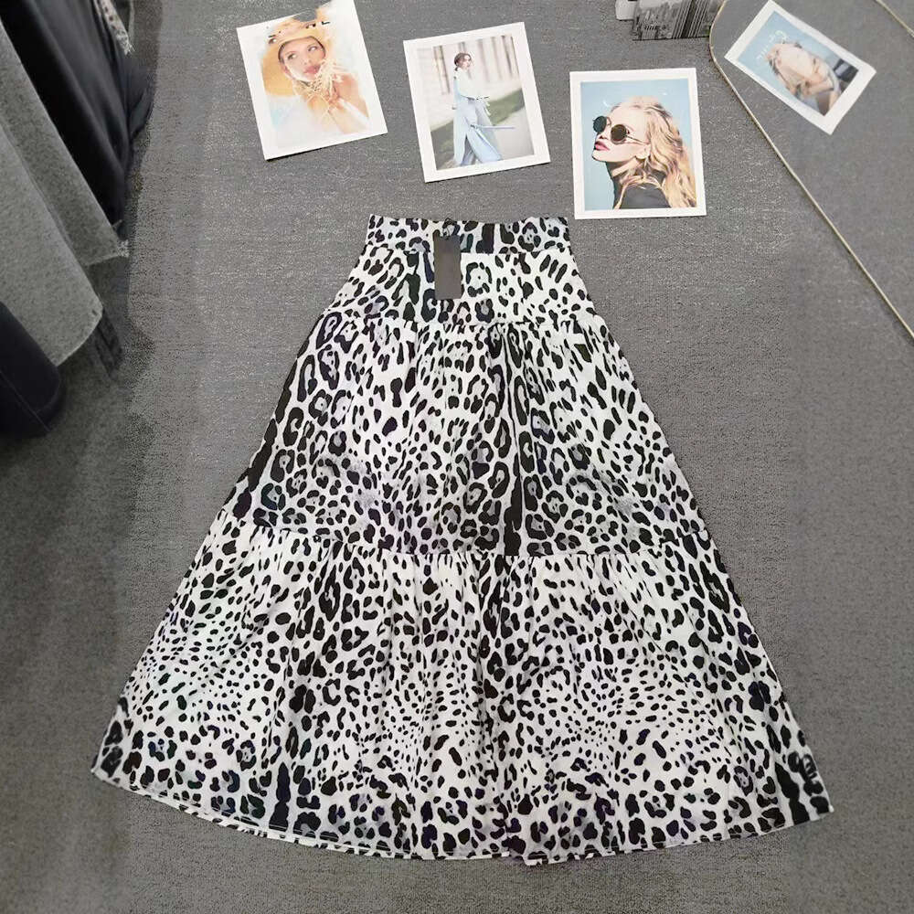 Designer women's retro printed high a24 waisted skirt, fashionable and versatile, pleated and loose A-line fluffy skirt