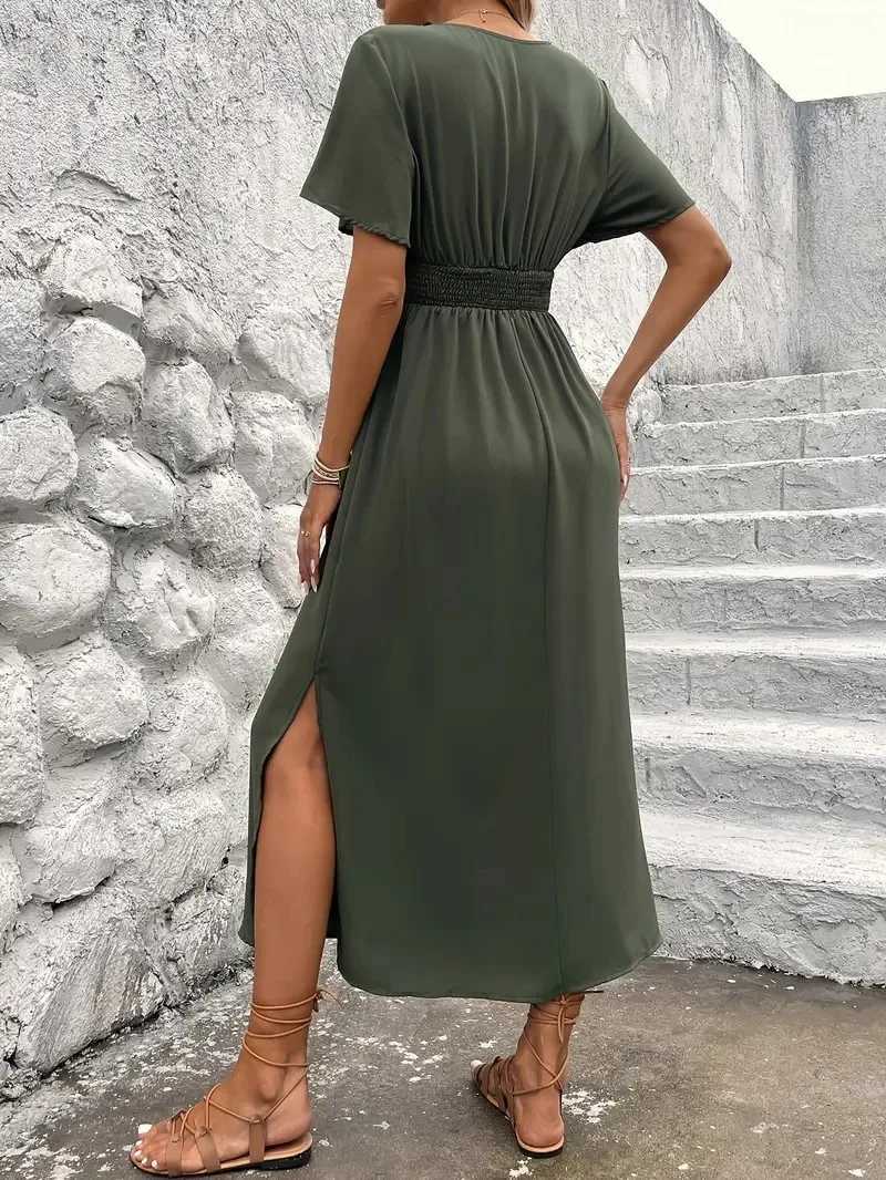Fashionable Womens Olive Green V-Neck Waist-Defining Midi Dress with Side Slit Short Sleeves Casual Everyday Date DressT260314