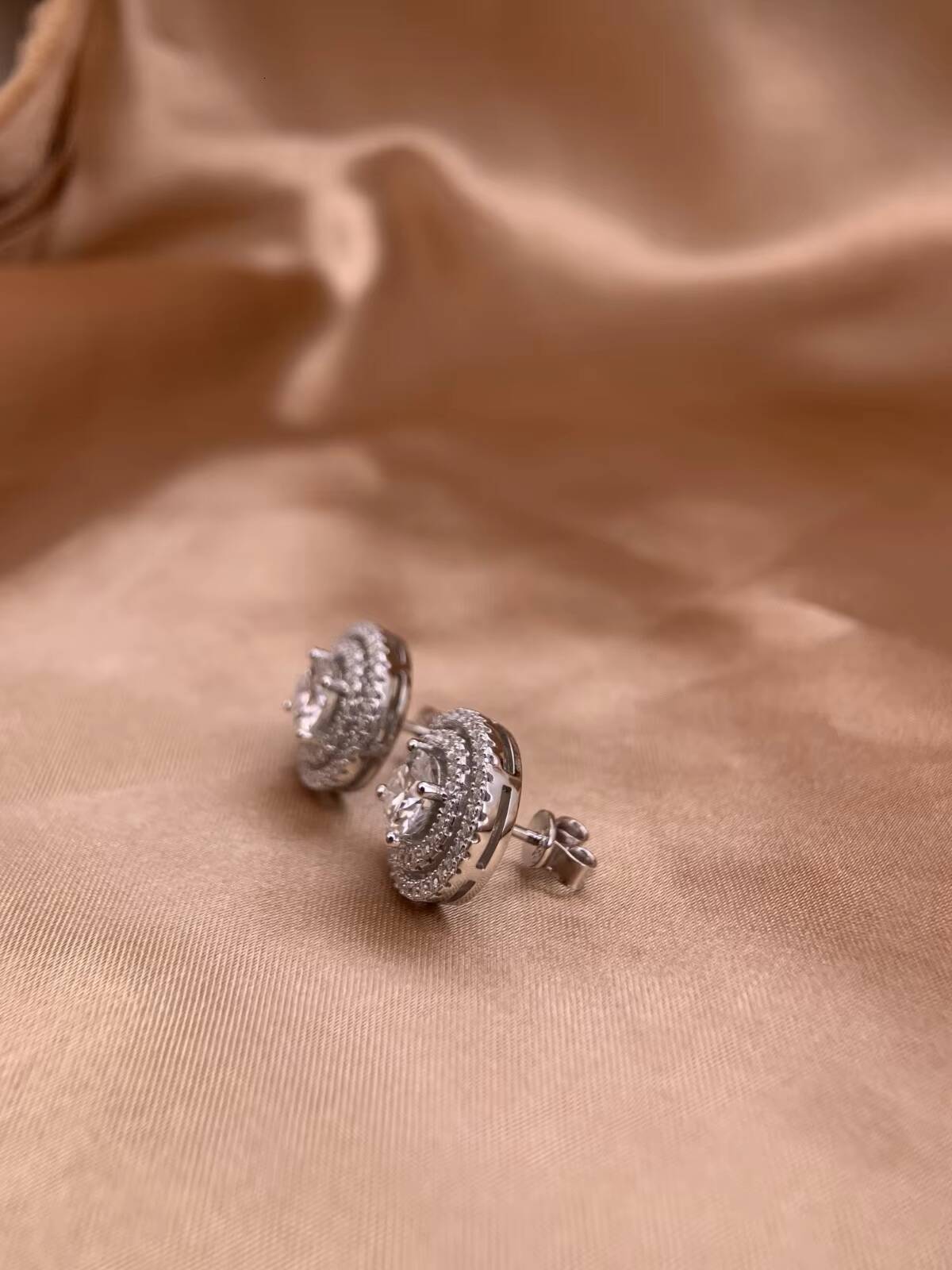 Wholesale Top Grade Clear Moissanite Lightweight Diamond Earring with Beautiful Shine Comfortable Fit for Long Time Use Jewelry