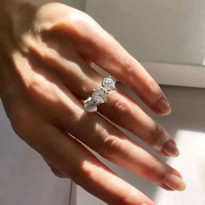 Huitan Elegant Women Rings Two Colors Metal Finger Accessories Inlaid Three Sparkling CZ For Wedding Daily Party Chic Jewelry H260312